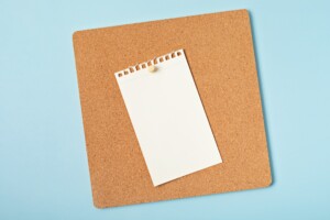 Cork board with pinned memo note mockup. Planning, scheduling idea